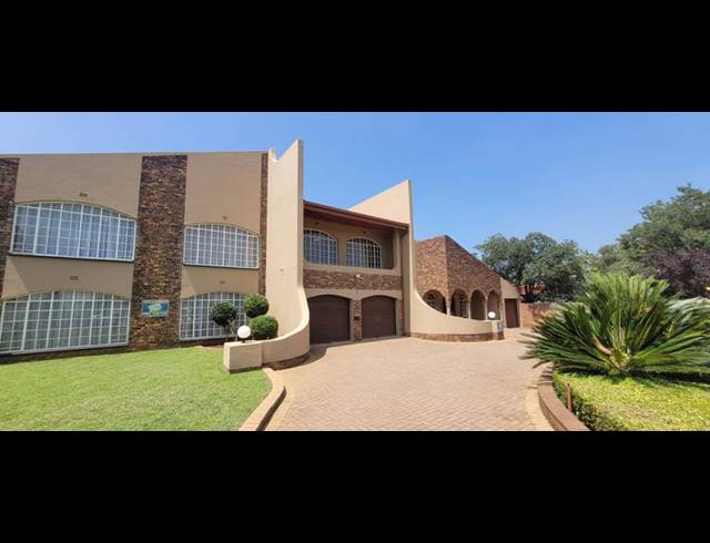 5 BEDROOM HOUSE FOR SALE IN BRACKENHURST